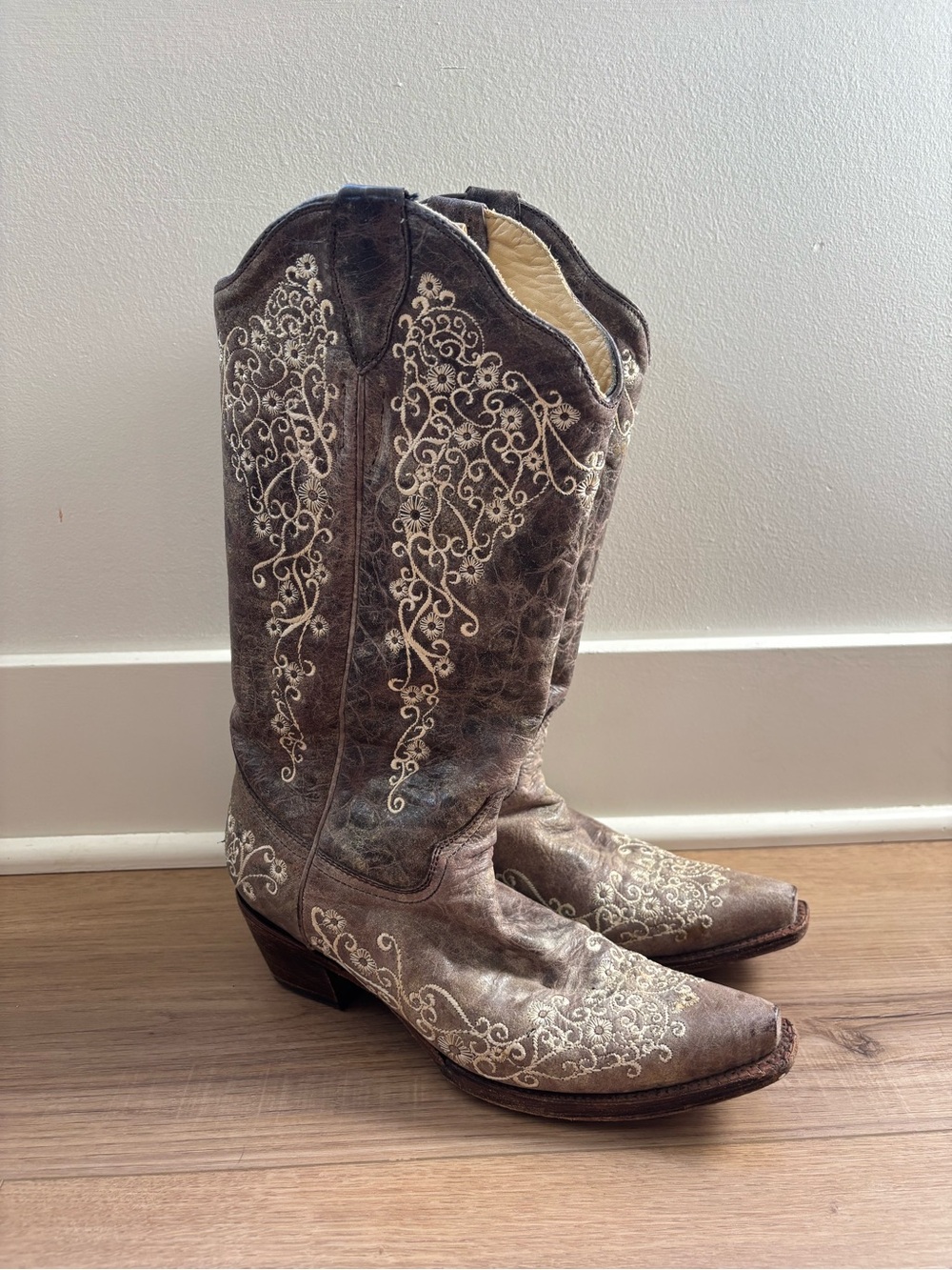 Corral Women’s Crater with Bone Embroidery Western Boots Snip Toe $239 Size 9.5